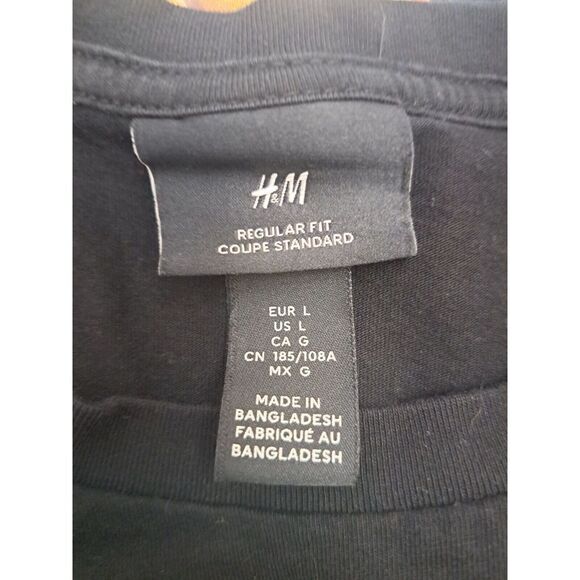 H&M T-Shirt Men's Size Large Black Red Mushroom Crewneck - Picture 7 of 8